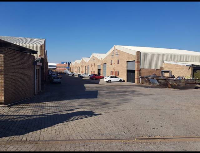 3,675M² WAREHOUSE FOR SALE IN STEELEDALE